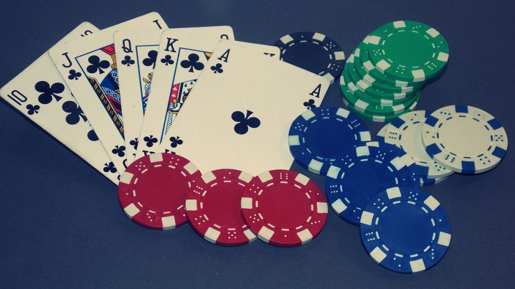 How to play Live Caribbean Stud Poker